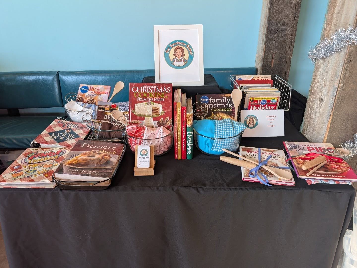 Today's the day! Stop out to @kingcoilspirits between 12 noon and 4 p.m. for the Last-minute Holiday Market. A number of great local businesses here, including For Goodness Bakes!

#holidaymarket #bakinggiftsets #saintpaul #christmasmarket #upcycledgifts