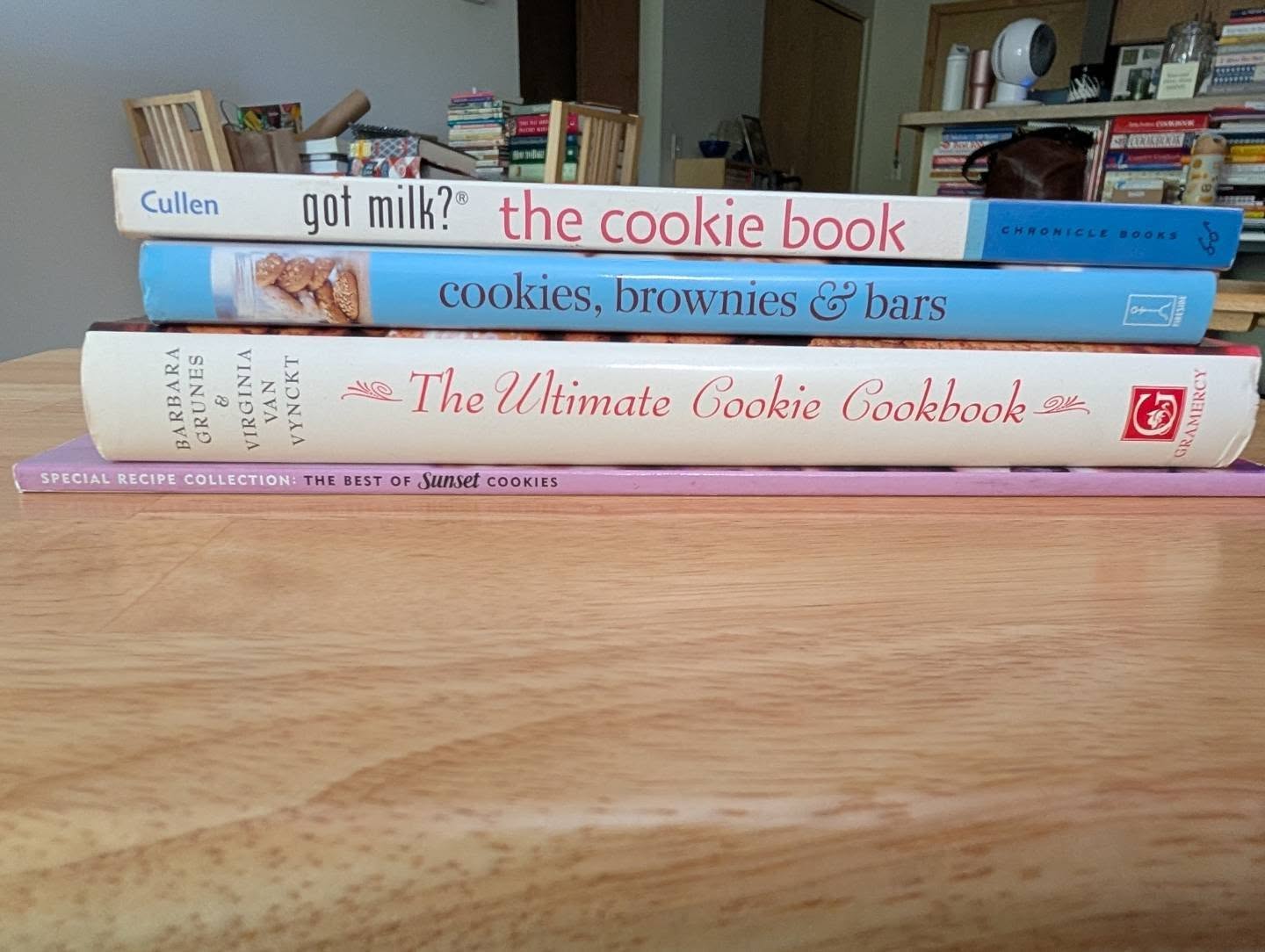 Gearing up for fall and holiday markets!

#forgoodnessbakesshop #fallbaking #popupmarkets #bakingcookbooks #cookies